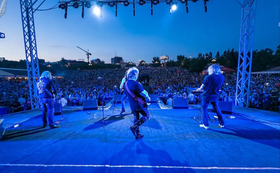 https://cdn.intickets.ru/sites/default/files/gallery_image/7677162c-49228eaf-706fa64c.jpg