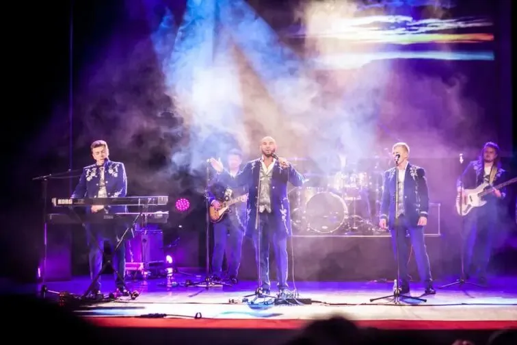https://cdn.intickets.ru/sites/default/files/gallery_image/15e42541-472f9afa-8029bd4c.jpg