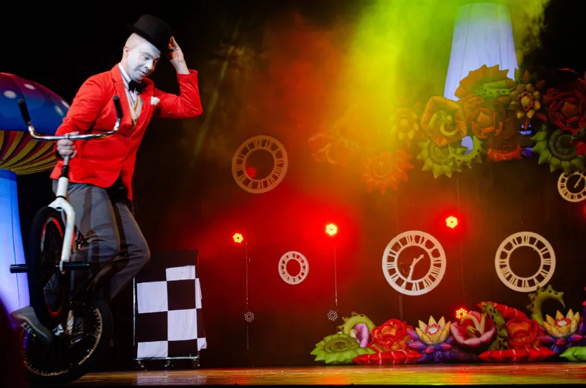 https://cdn.intickets.ru/sites/default/files/gallery_image/c0766b37-4b48af76-0ab2b372.jpg