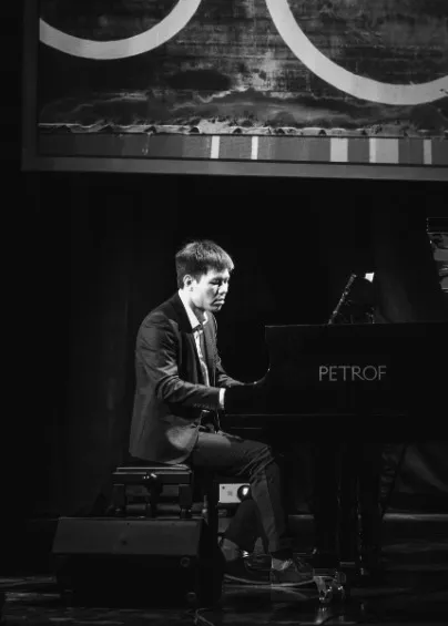 https://cdn.intickets.ru/sites/default/files/gallery_image/b96b83fa-4b48a73d-94088be8.jpg