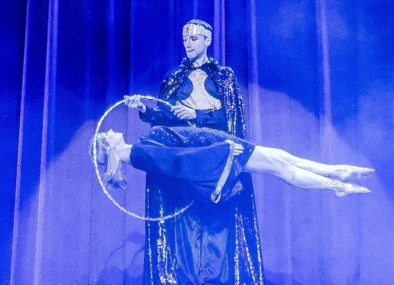 https://cdn.intickets.ru/sites/default/files/gallery_image/4f68f75e-471487b5-692166de.jpg