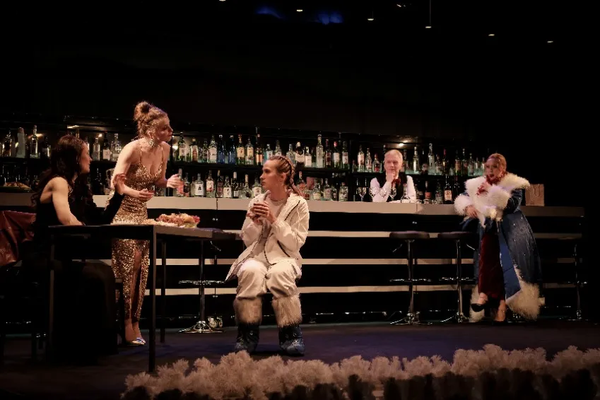 https://cdn.intickets.ru/sites/default/files/gallery_image/e0a8e4b9-43648569-bff4c771.jpg