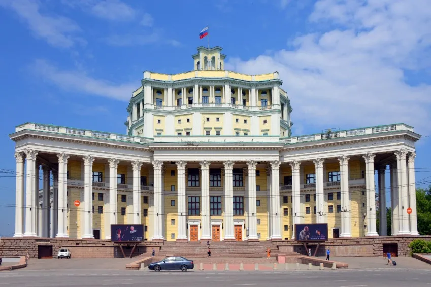 https://cdn.intickets.ru/sites/default/files/gallery_image/e3bca727-46fe8a52-03c0415c.jpg
