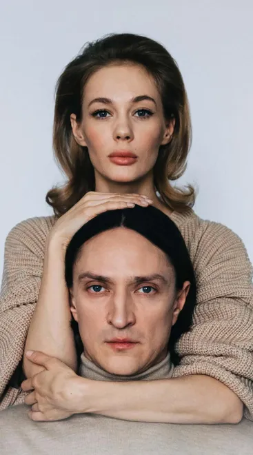 Двое на качелях