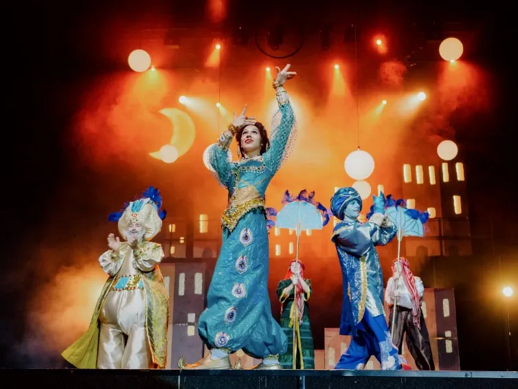 https://cdn.intickets.ru/sites/default/files/gallery_image/ca839f4a-4ef886a1-ccfe9e75.jpg