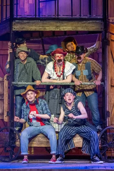 https://cdn.intickets.ru/sites/default/files/gallery_image/f8942531-416d96f1-38e0371d.jpg