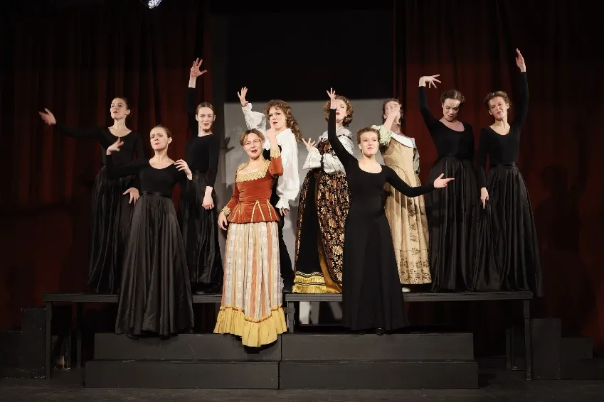https://cdn.intickets.ru/sites/default/files/gallery_image/fcd452c7-4d65b287-dde48a4d.jpg