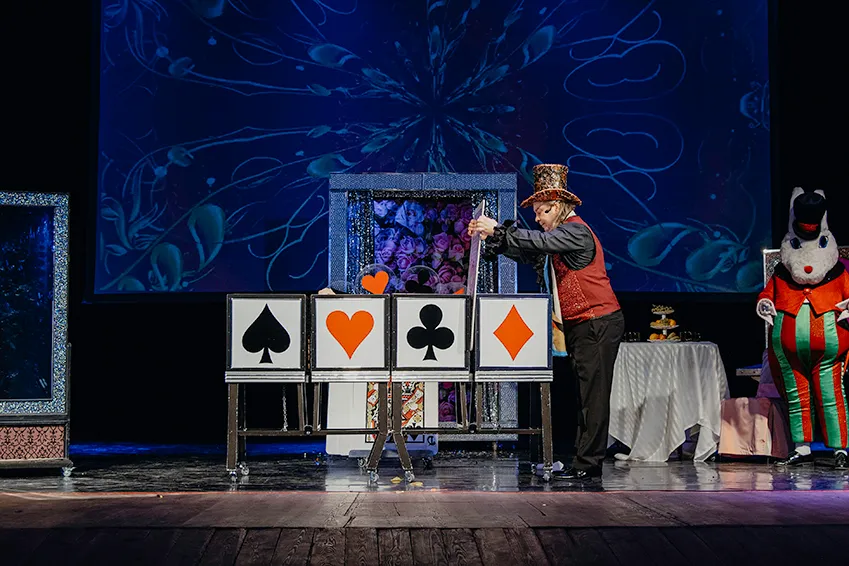 https://cdn.intickets.ru/sites/default/files/gallery_image/45bccc42-482cb507-05ab807f.jpg