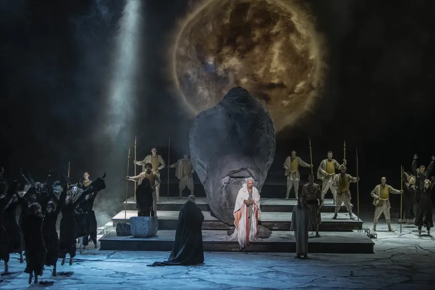 https://cdn.intickets.ru/sites/default/files/gallery_image/975eec00-4241bd5a-64cabd2d.jpg