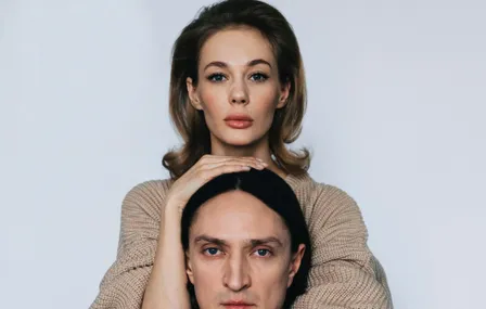 Двое на качелях
