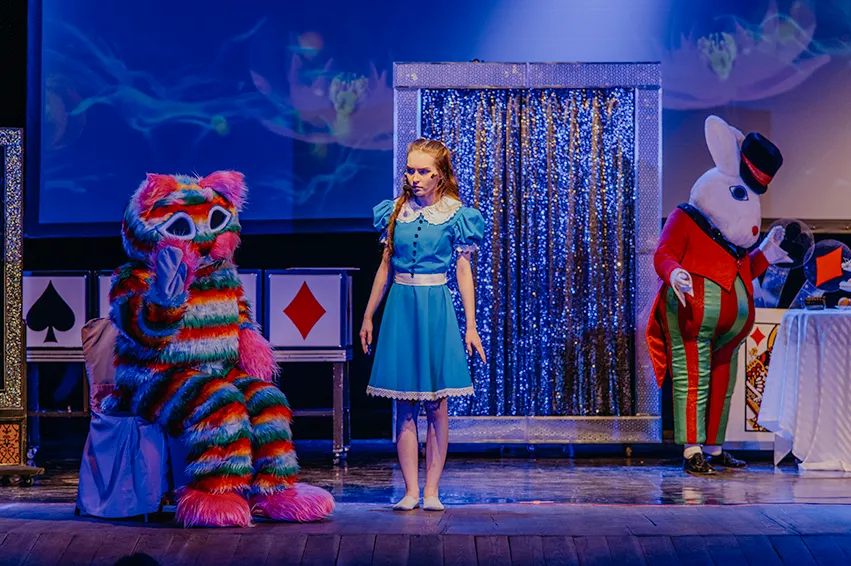 https://cdn.intickets.ru/sites/default/files/gallery_image/733ecd66-46229192-340c459e.jpg