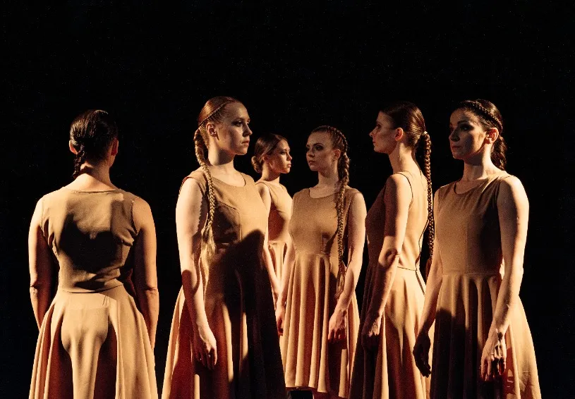 https://cdn.intickets.ru/sites/default/files/gallery_image/0de116ea-4998b5f5-6a097bbe.jpg