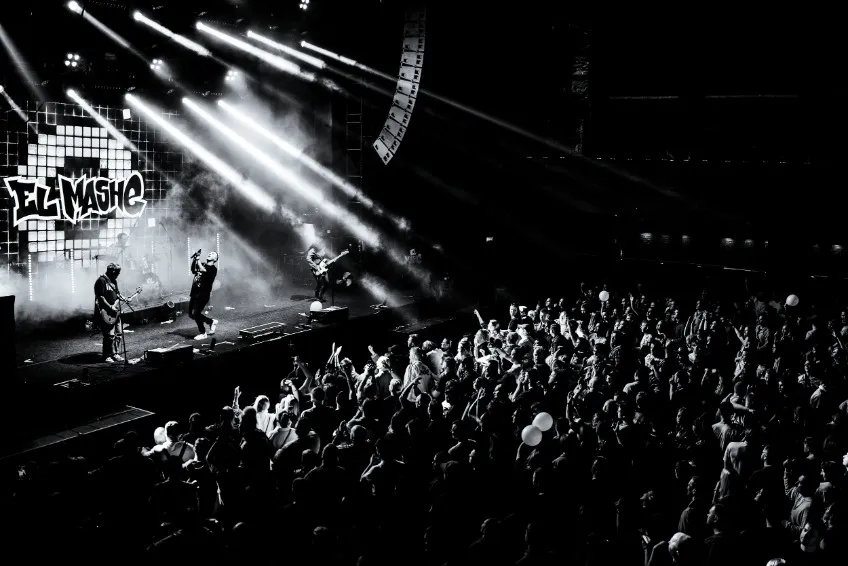 https://cdn.intickets.ru/sites/default/files/gallery_image/73bb27e6-46bb9bd2-147f05b3.jpg