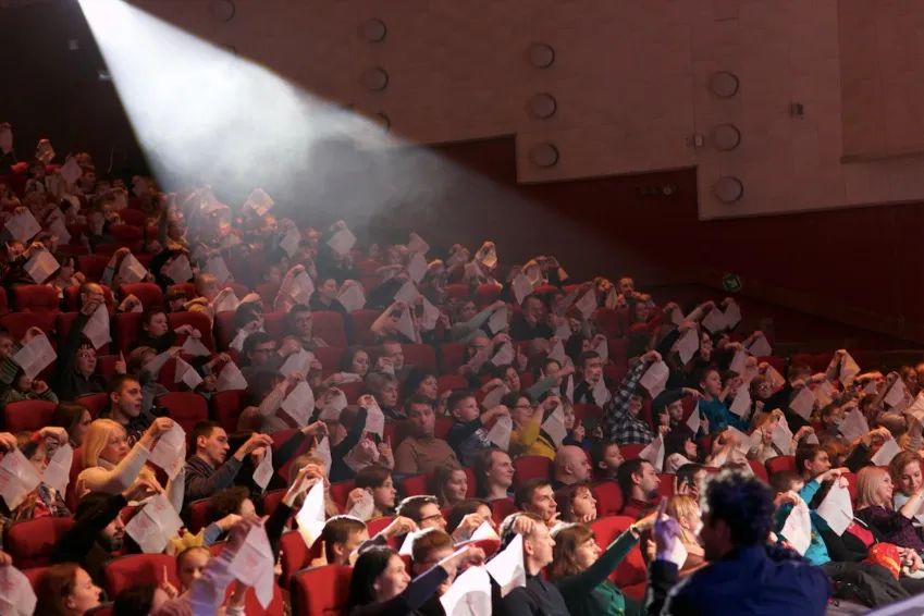 https://cdn.intickets.ru/sites/default/files/gallery_image/0307e1ef-45d2b832-b00b78d6.jpg